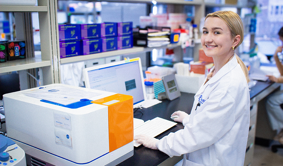 Auto-Western_Blot_Service Laboratory scientist using an automatic western blot machine.